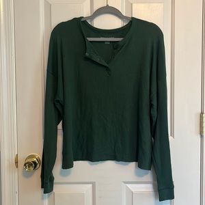 cropped long-sleeve henley tee